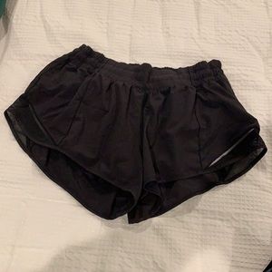 Black lululemon shorts! Hotty hot 2.5! Size 10!